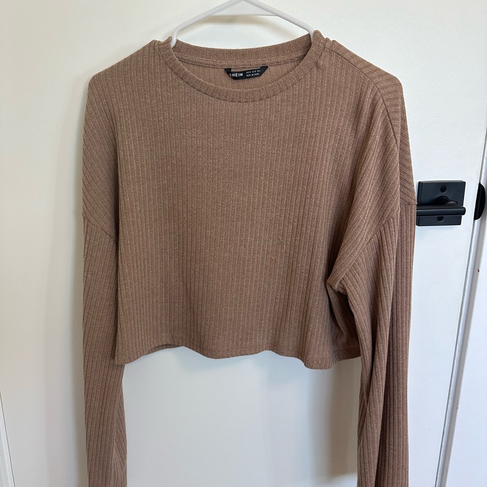 Ribbed lightweight sweater pull over